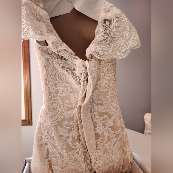 Allure Bridals 9123. Elegant Cream Lace Wedding Dress. Sz 12 - Picture 2 of 7